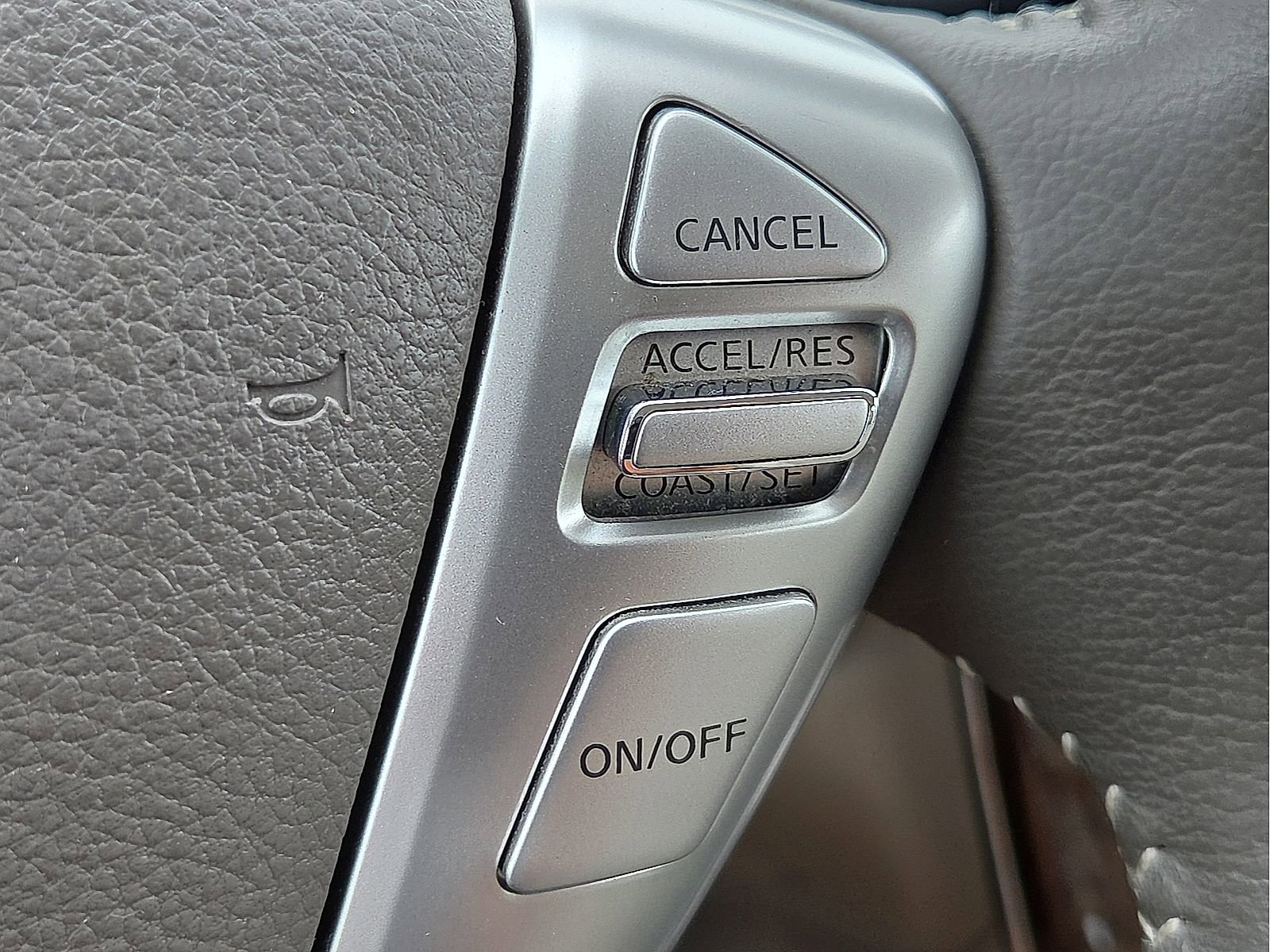 Used 2013 Nissan Sentra SL w/ Leather Pkg FWD image 18