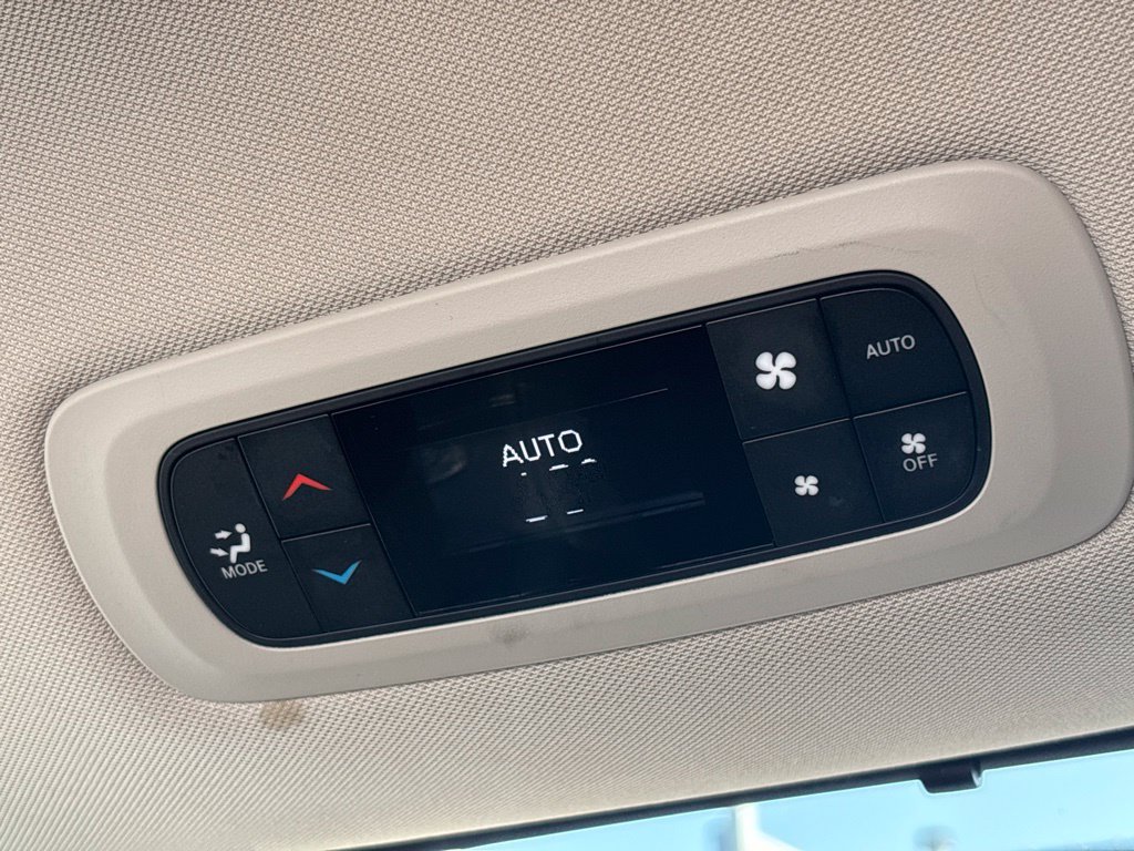 Used 2024 Chrysler Pacifica Touring-L FWD image 17
