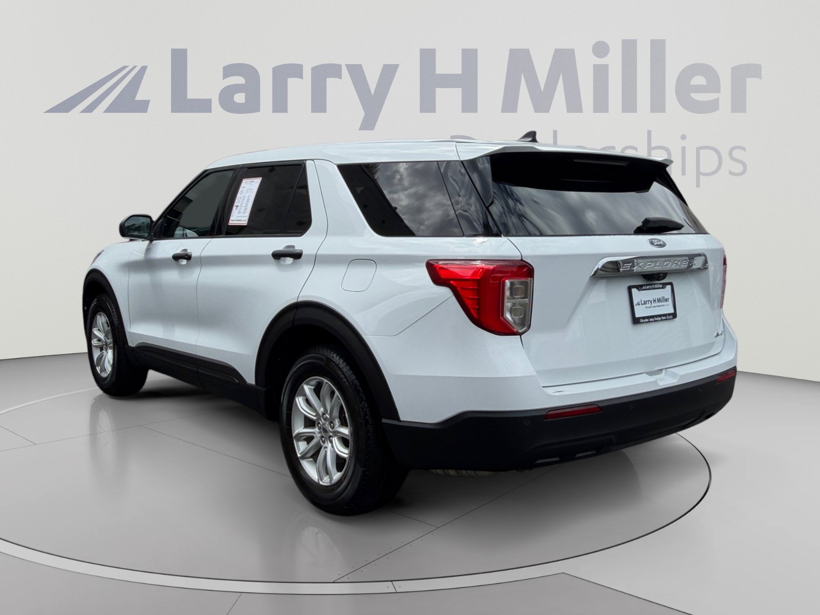 Used 2021 Ford Explorer 4WD image 3