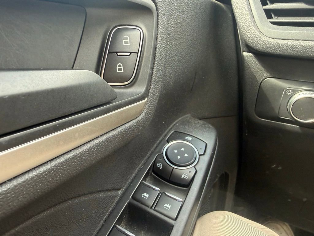 Used 2022 Ford Escape SE image 18