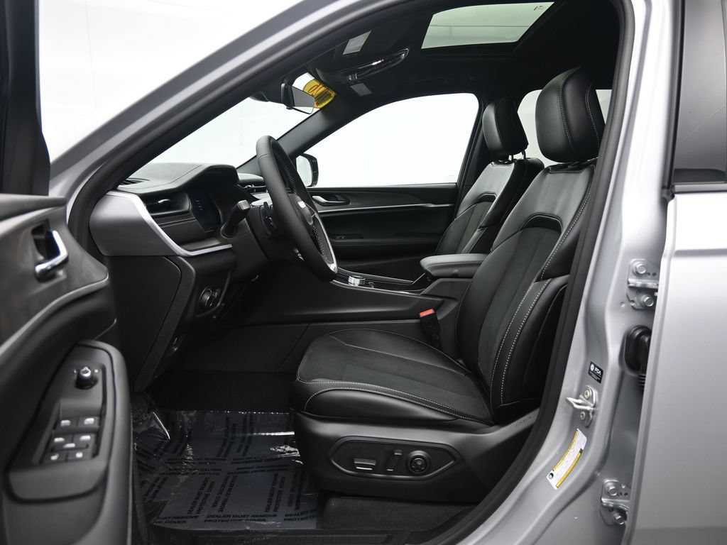 New 2026 Jeep Grand Cherokee Altitude AWD/4WD image 26