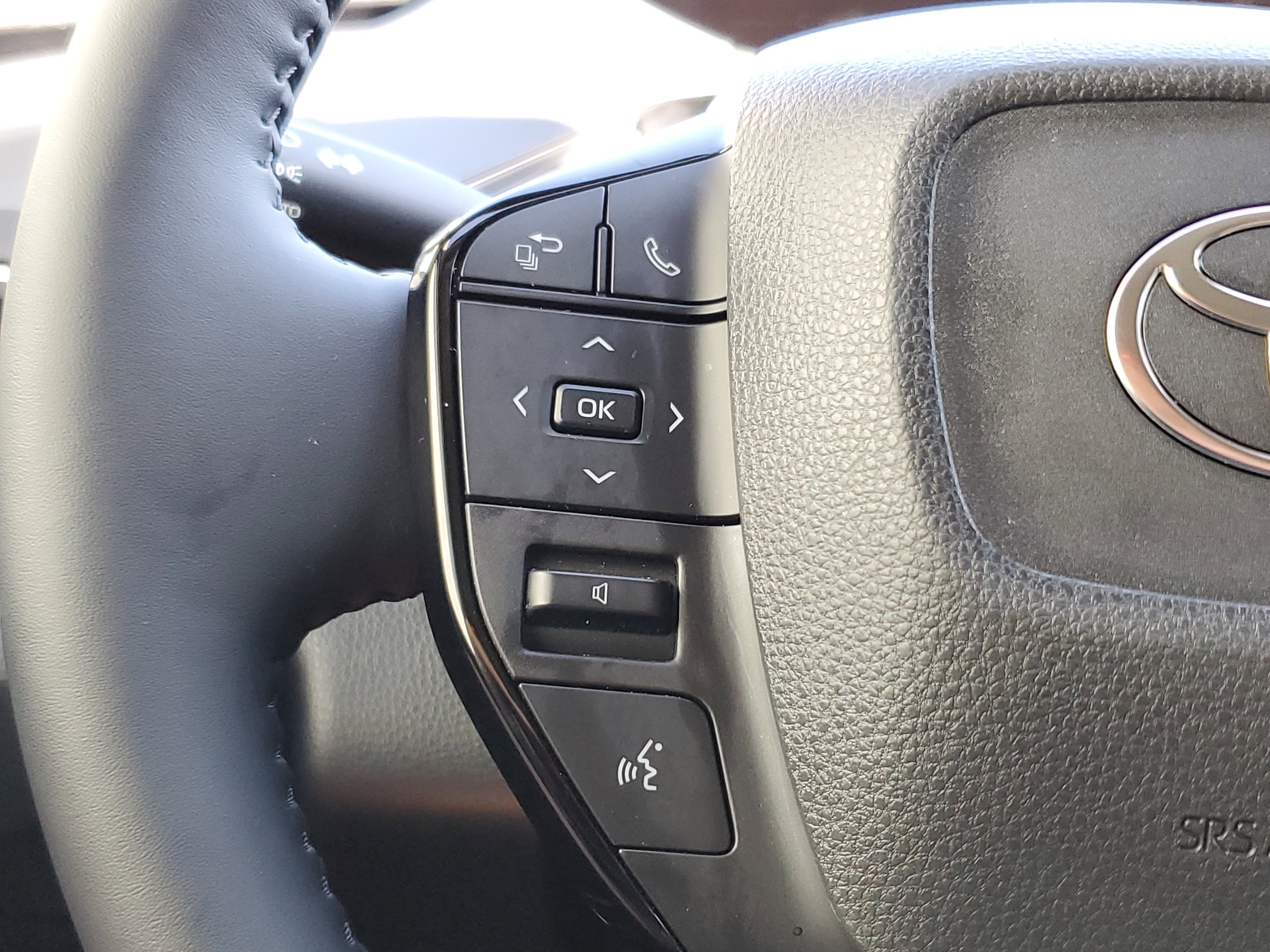 Used 2025 Toyota Prius XLE image 21