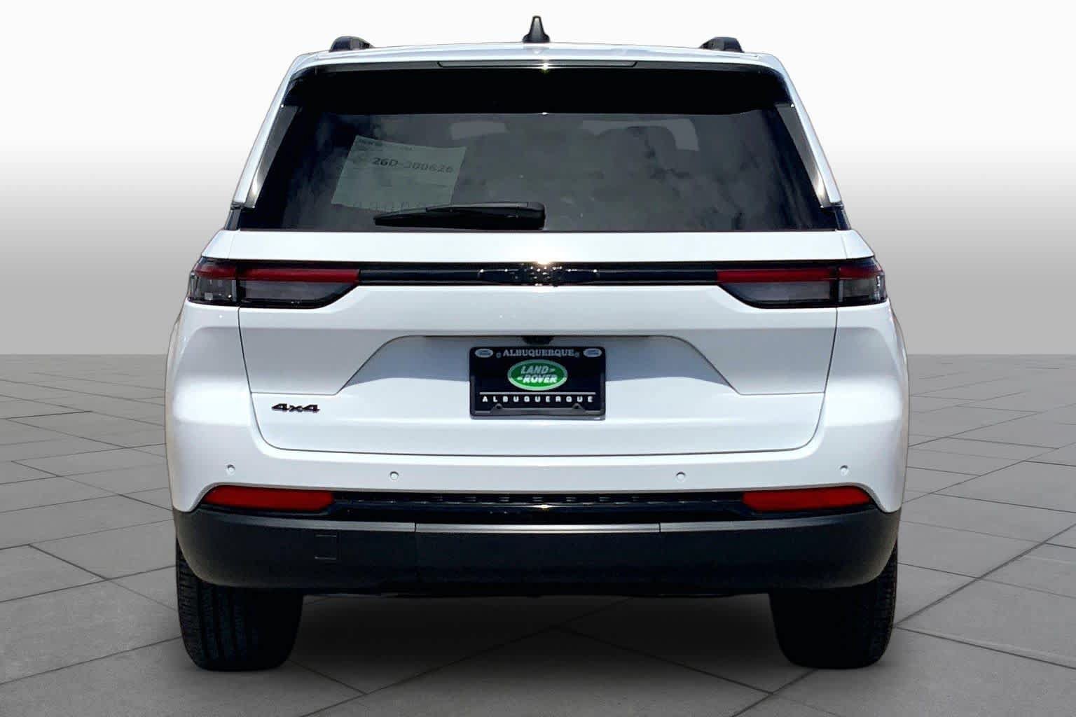 Used 2024 Jeep Grand Cherokee Altitude AWD/4WD image 5