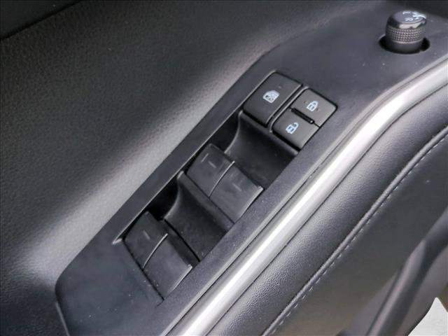 Used 2024 Toyota Highlander XLE FWD image 12