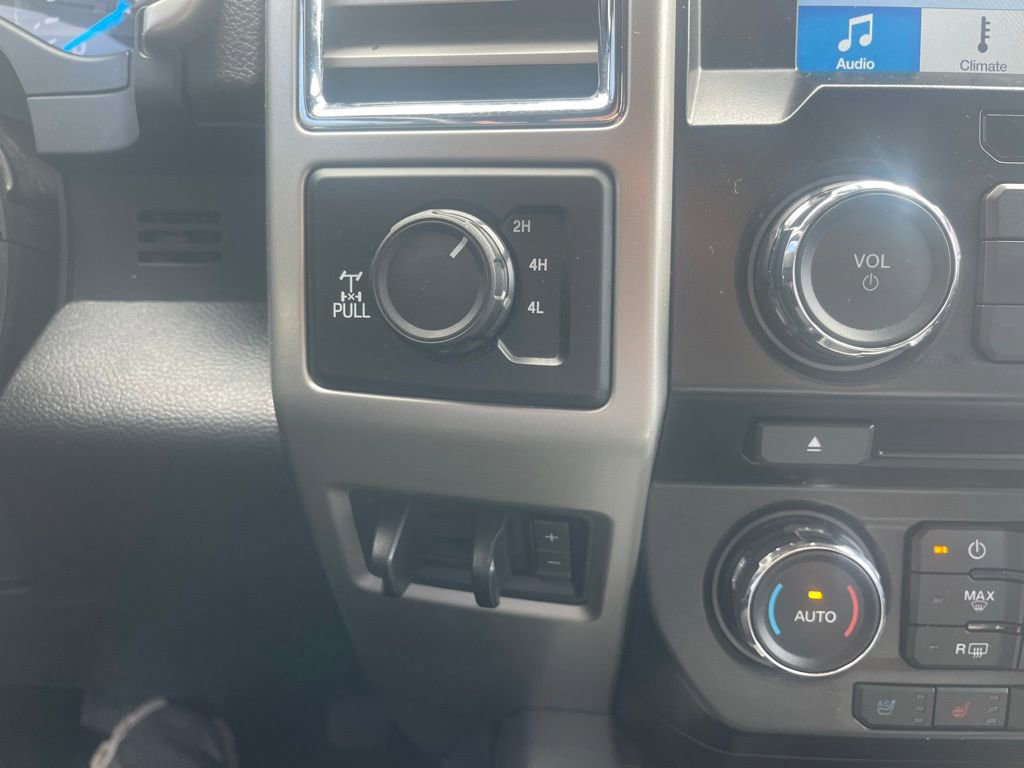 Used 2017 Ford F250 Lariat w/ Chrome Package image 25