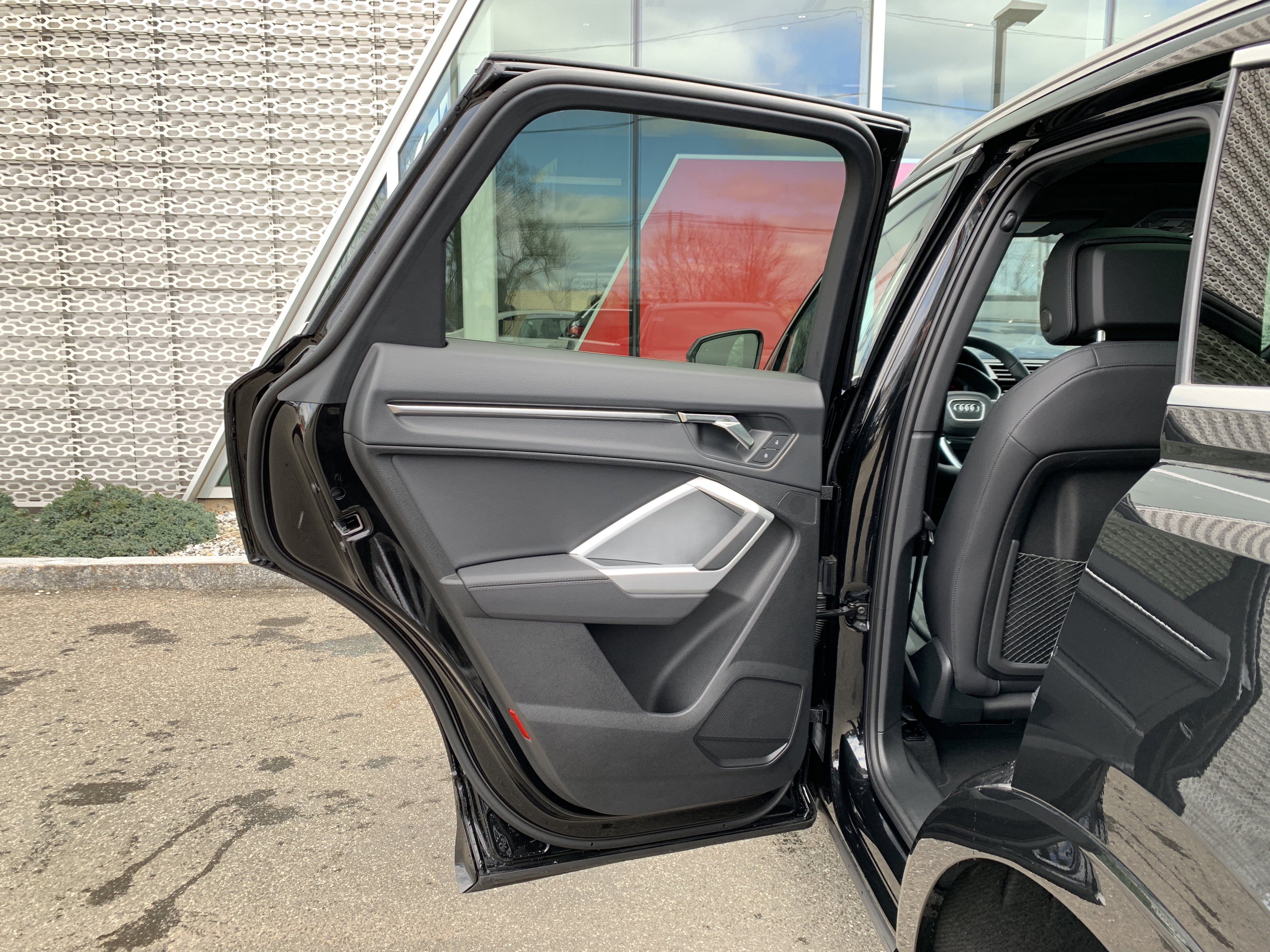 Used 2025 Audi Q3 2.0T Premium w/ Convenience Package image 17