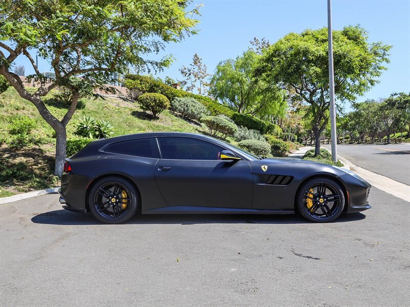 Used 2017 Ferrari GTC4Lusso AWD/4WD image 26