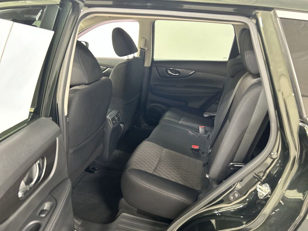 Used 2020 Nissan Rogue SV image 19