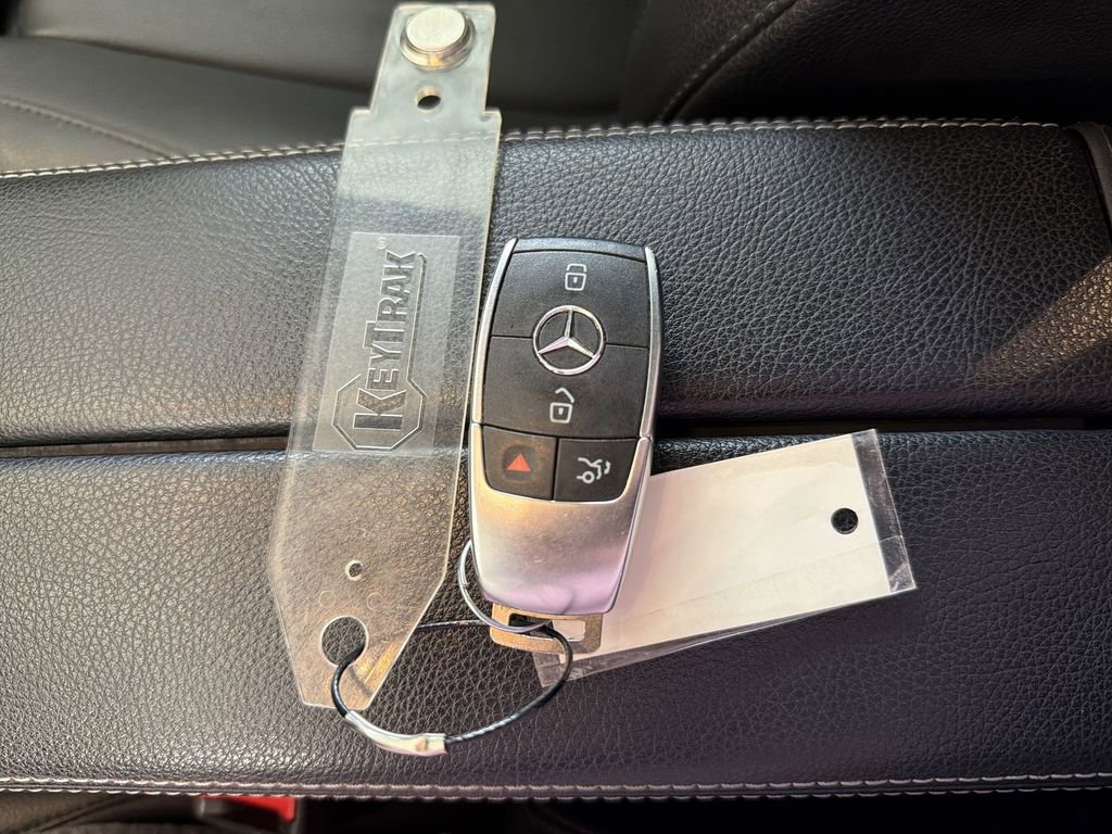 Used 2021 Mercedes-Benz GLB 250 GLB 250 image 31