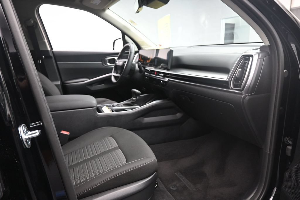 Used 2026 Kia Sorento LX FWD image 26
