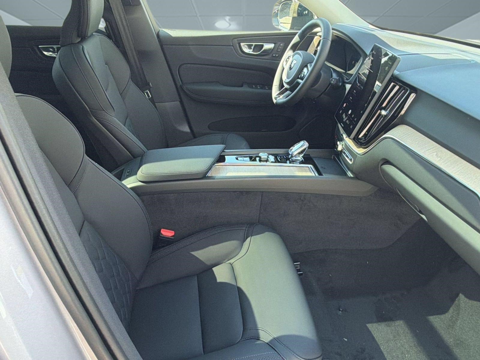 New 2026 Volvo XC60 B5 Plus w/ Climate Package AWD/4WD image 24