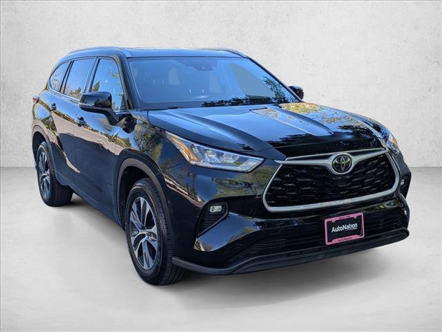 Used 2020 Toyota Highlander XLE image 3