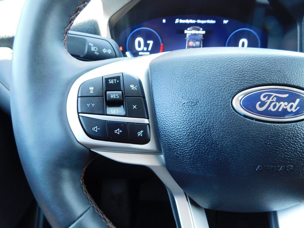 Used 2025 Ford Explorer Active w/ Active Comfort Package AWD/4WD image 39