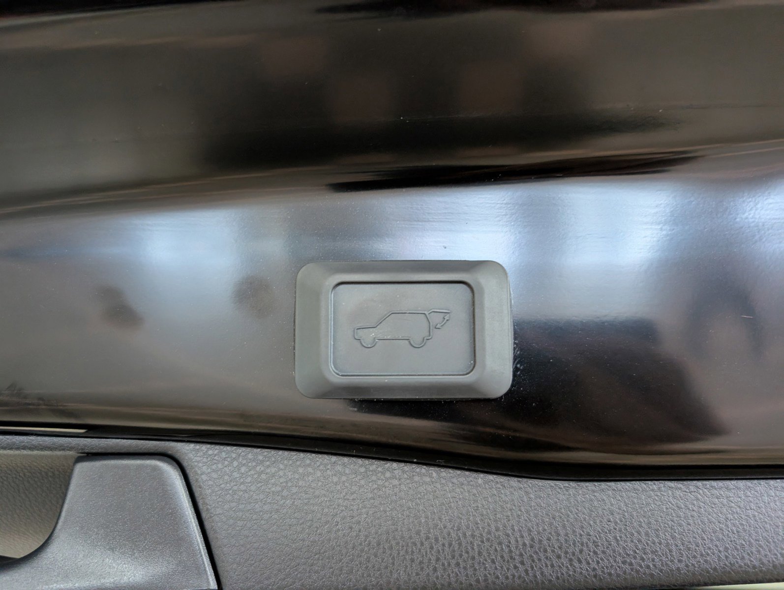 Used 2024 Toyota RAV4 XLE Premium w/ Weather Package image 21