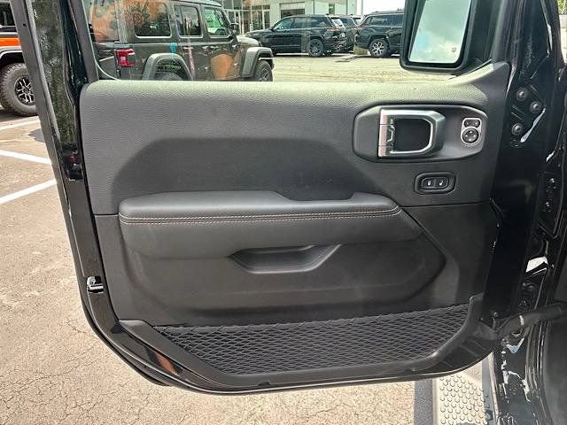 New 2025 Jeep Wrangler Unlimited Sahara AWD/4WD image 7