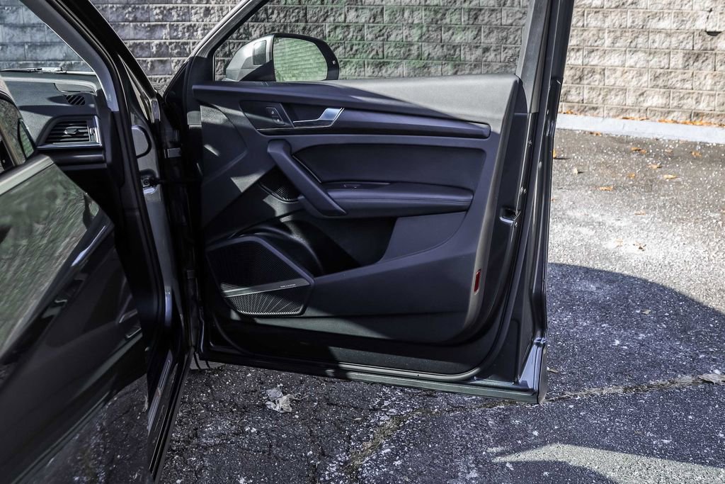 Used 2020 Audi Q5 e Prestige w/ Prestige Package image 13