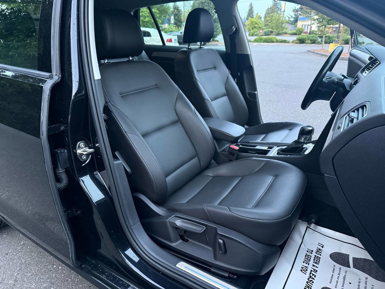 Used 2016 Volkswagen e-Golf SEL Premium w/ Driver Assistance Package image 12