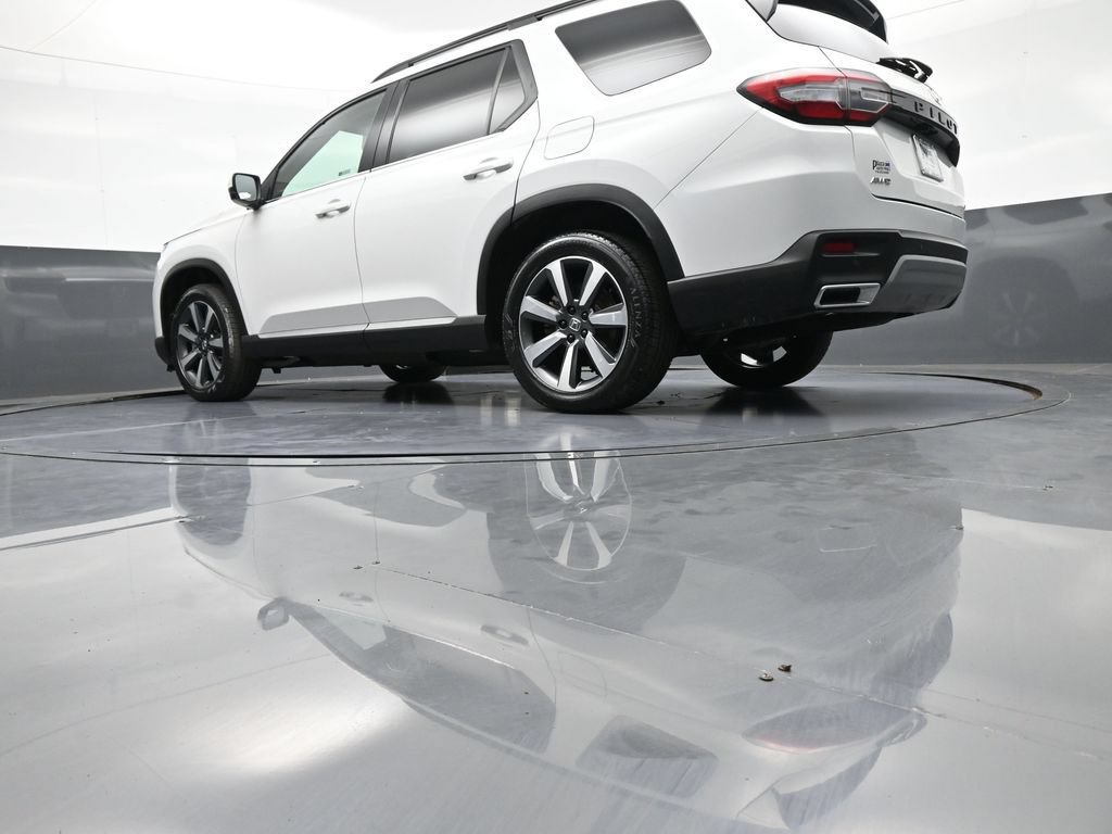 Certified 2024 Honda Pilot Touring image 36