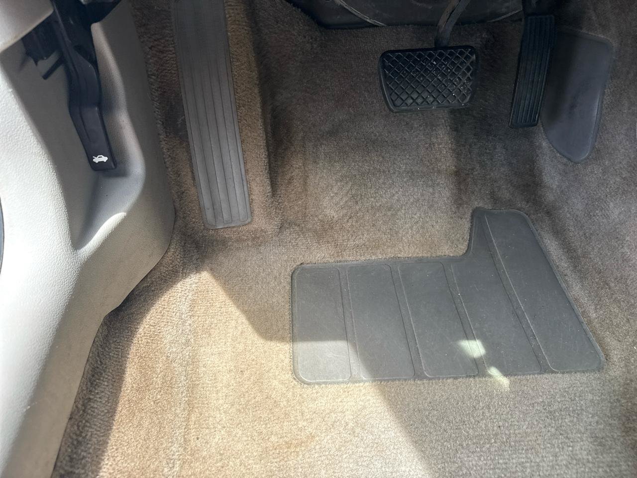 Used 2005 Chevrolet Cobalt Sedan FWD image 30