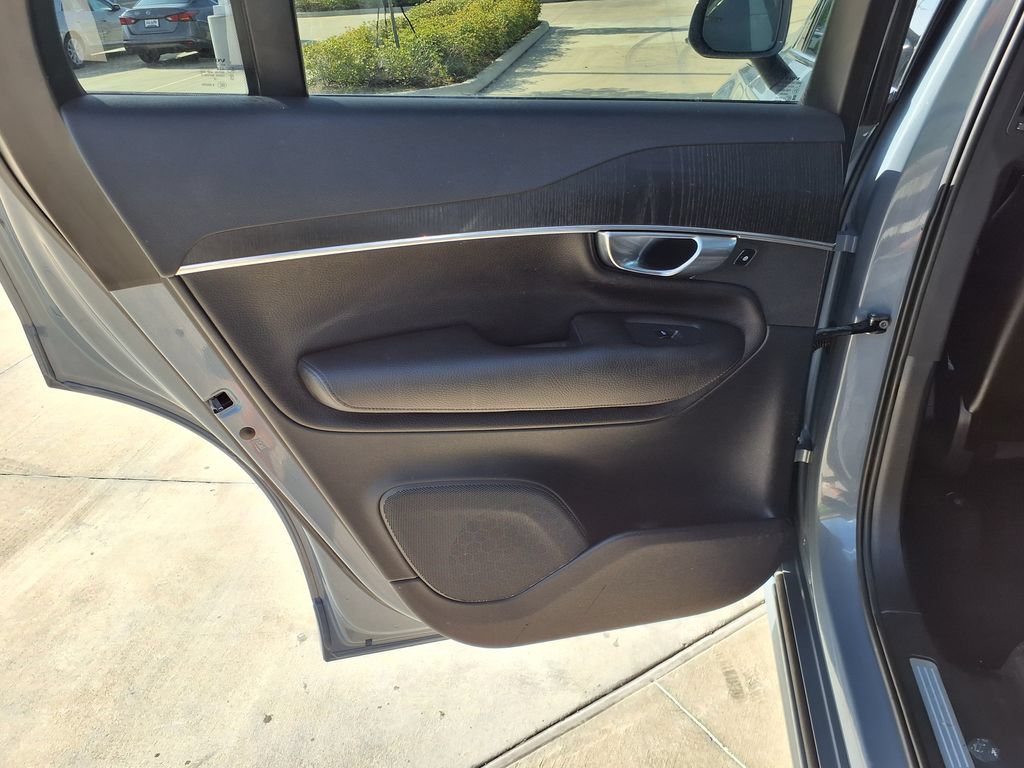 Used 2020 Volvo XC90 T6 Momentum AWD/4WD image 17