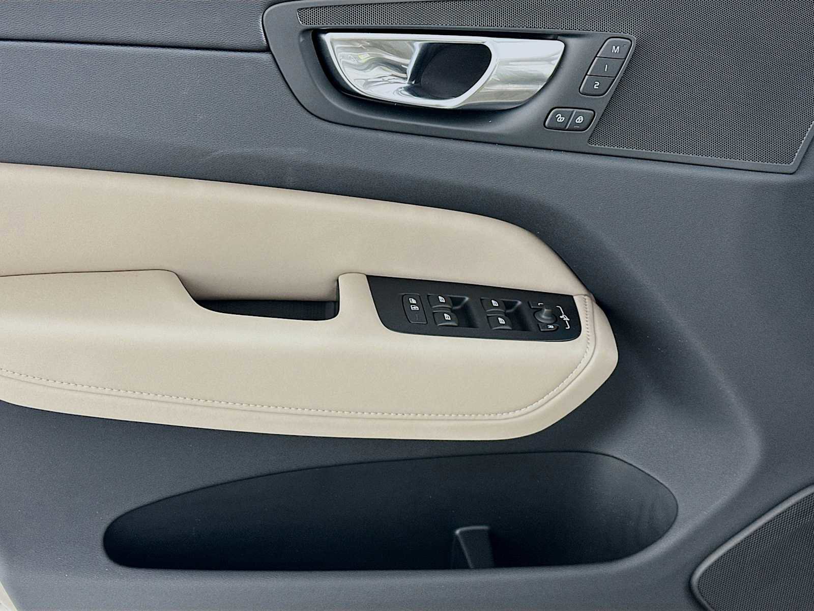 New 2026 Volvo XC60 B5 Plus w/ Protection Package Premier image 16