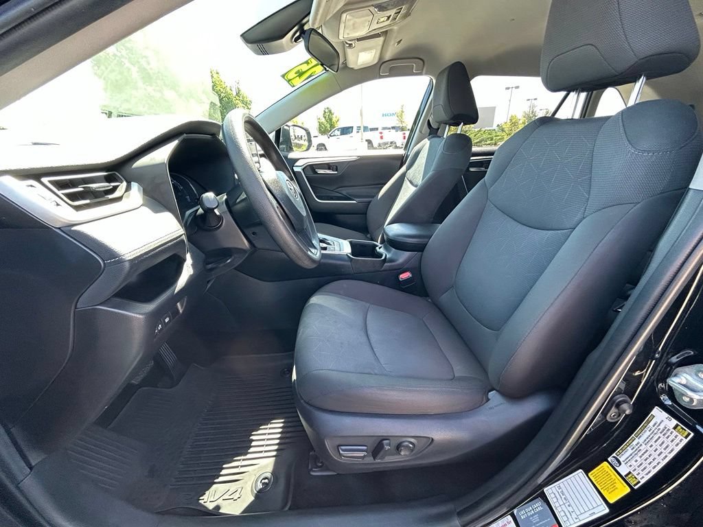 Used 2025 Toyota RAV4 XLE AWD/4WD image 12