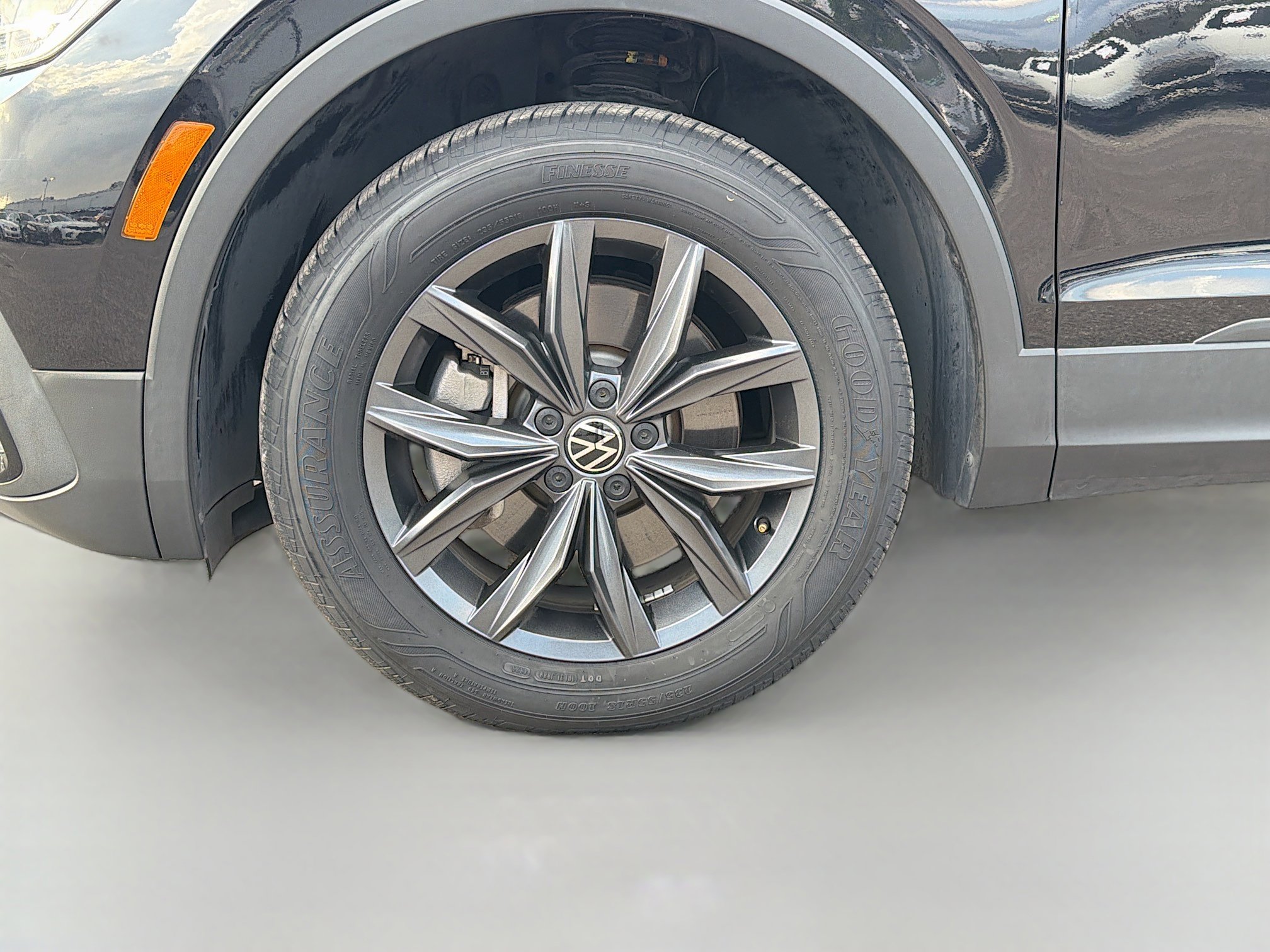 Used 2023 Volkswagen Tiguan SE image 39