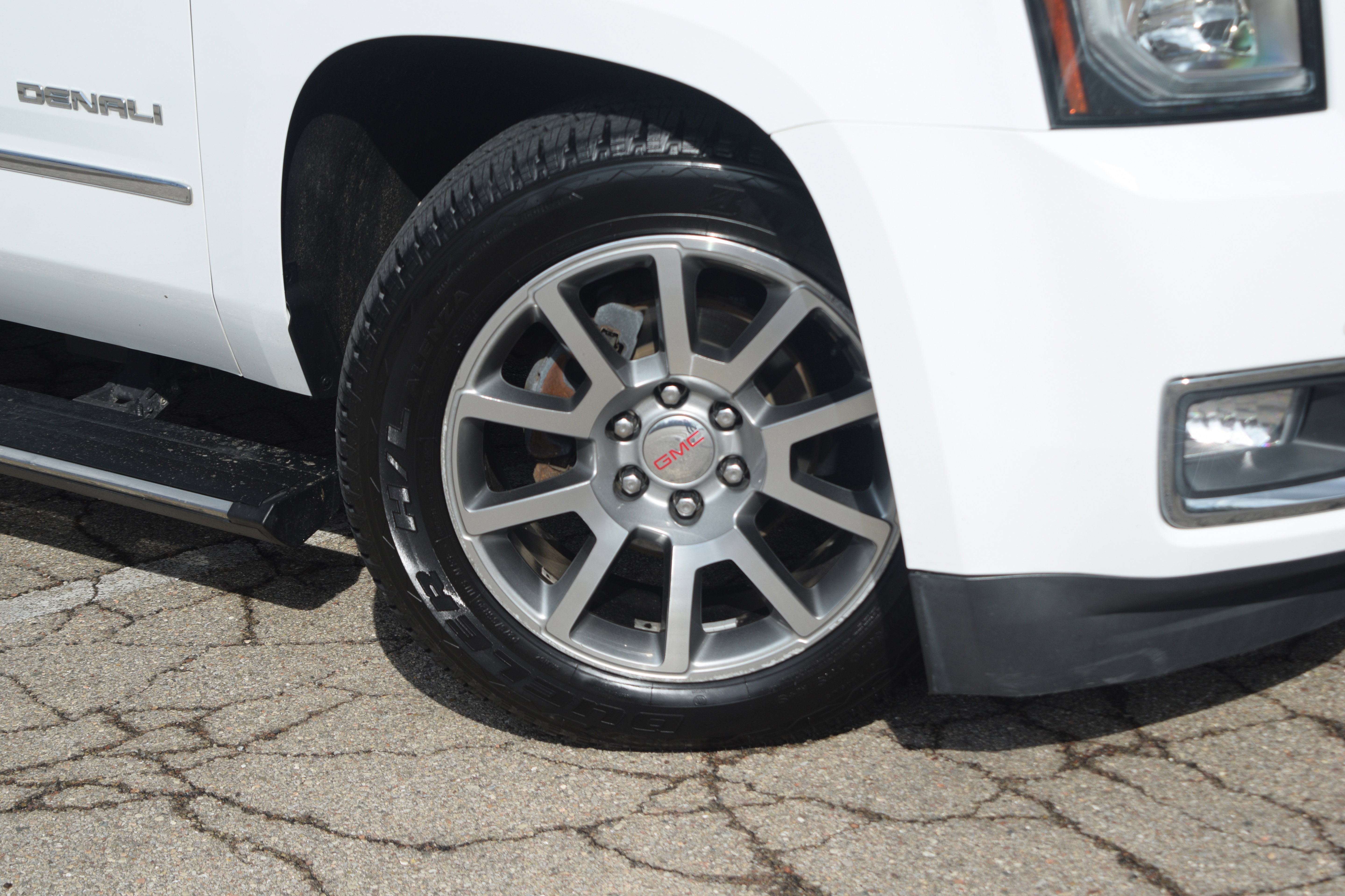 Used 2018 GMC Yukon Denali image 31