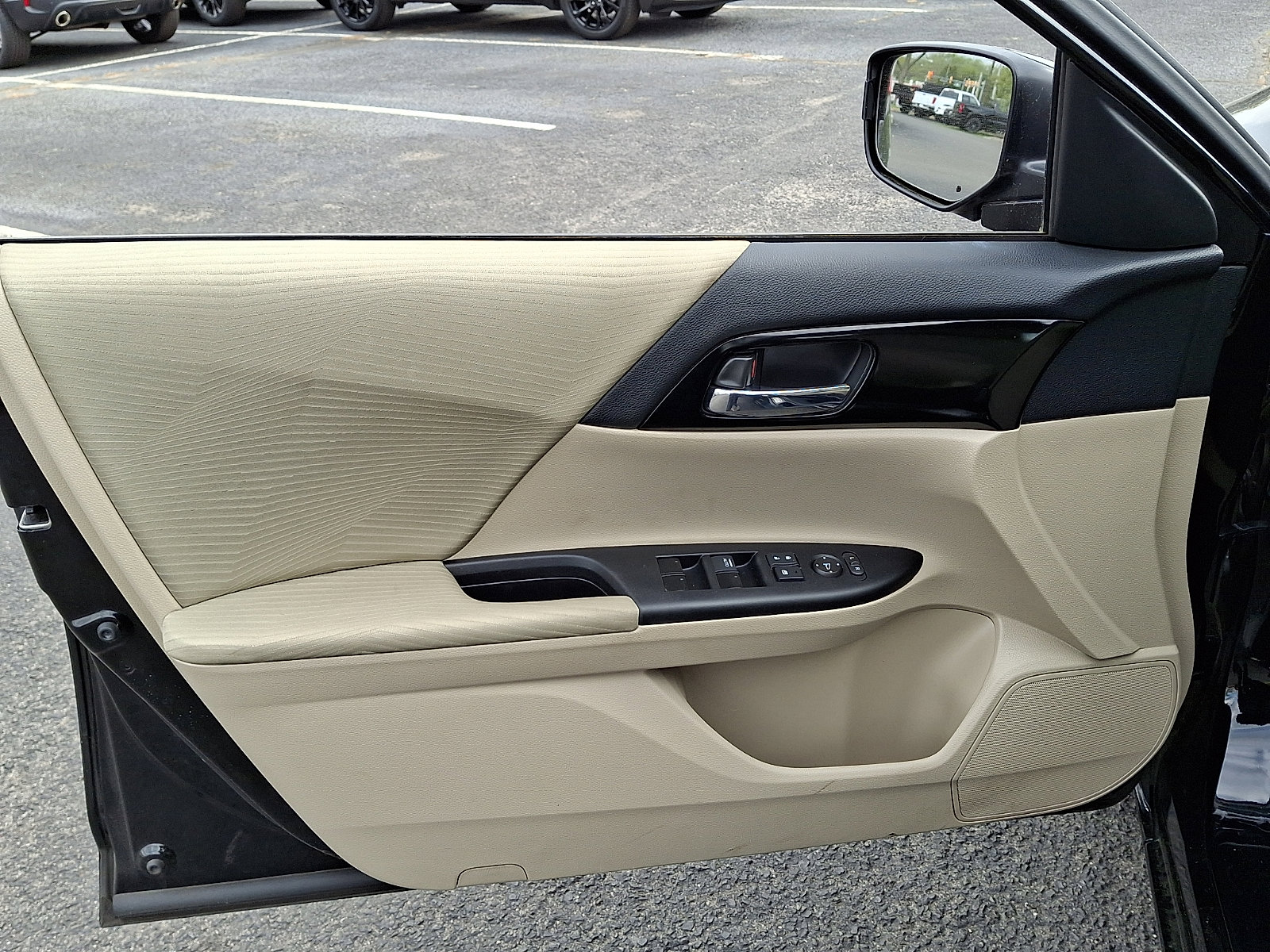 Used 2017 Honda Accord LX image 13