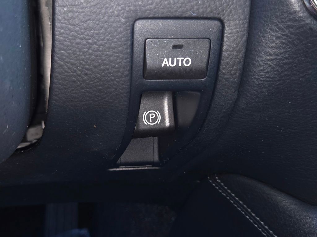 Used 2013 Lexus LS 460 w/ Comfort Pkg image 25