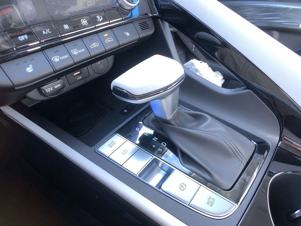 New 2025 Hyundai Elantra Limited image 21