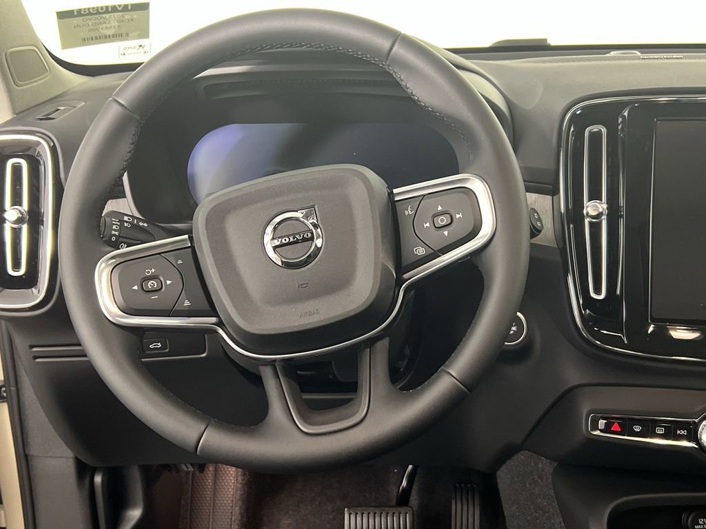 Certified 2025 Volvo XC40 B5 Plus w/ Protection Package Premier image 13