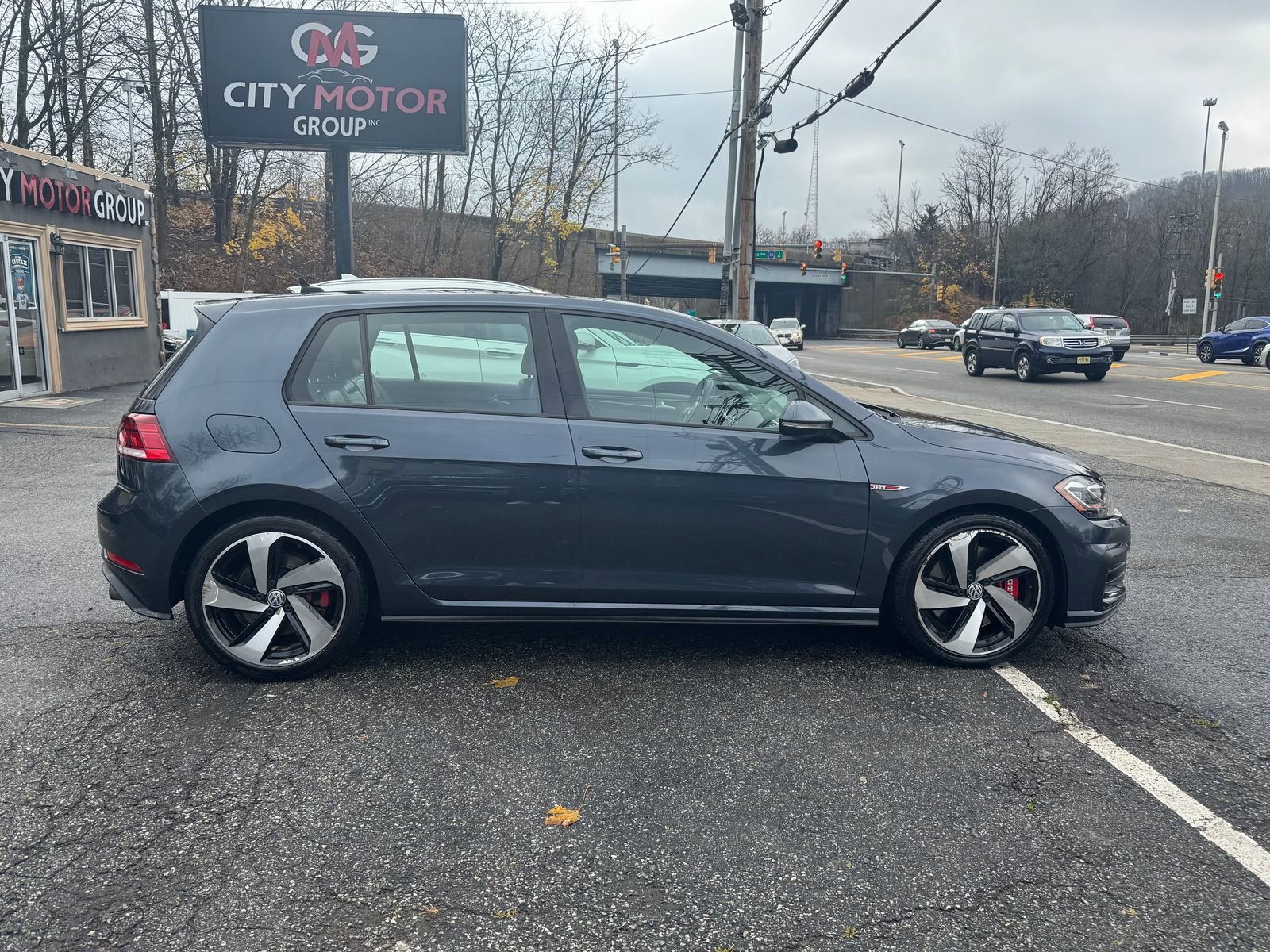 Used 2018 Volkswagen GTI SE w/ SE Leather Package image 10