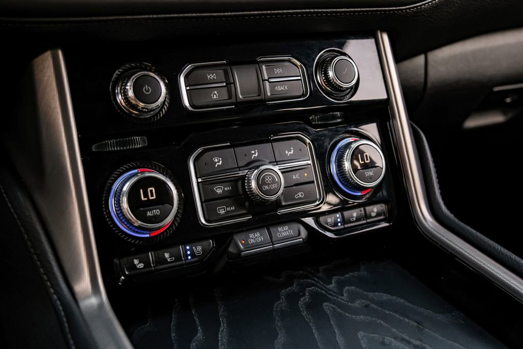 Used 2024 GMC Yukon XL Denali AWD/4WD image 28