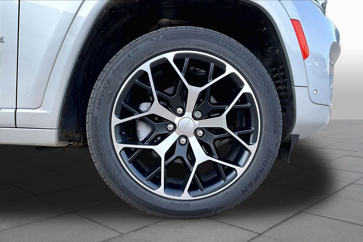 Used 2022 Jeep Grand Cherokee Summit AWD/4WD image 10