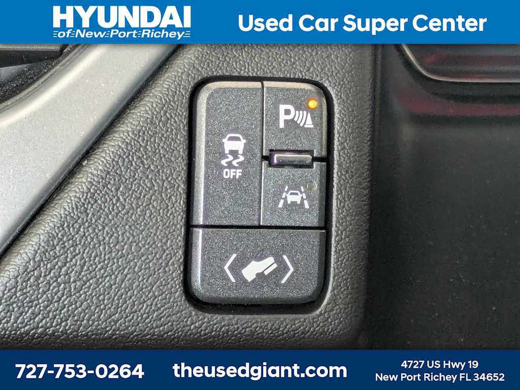 Used 2018 Chevrolet Suburban Premier RWD image 31