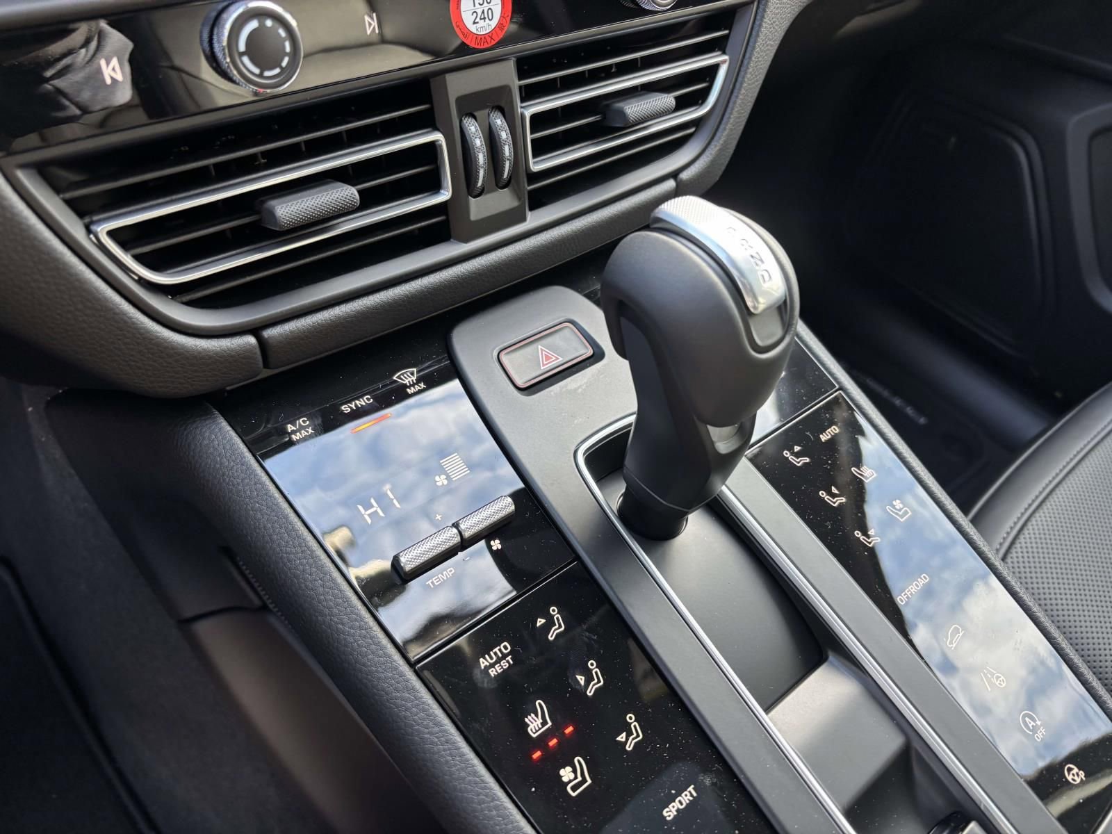 New 2026 Porsche Macan image 34