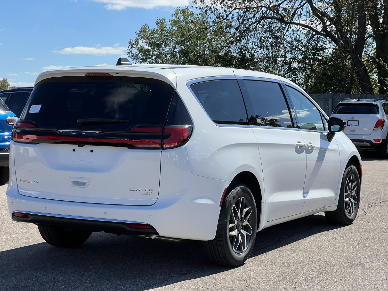 New 2027 Chrysler Pacifica Limited AWD/4WD image 50