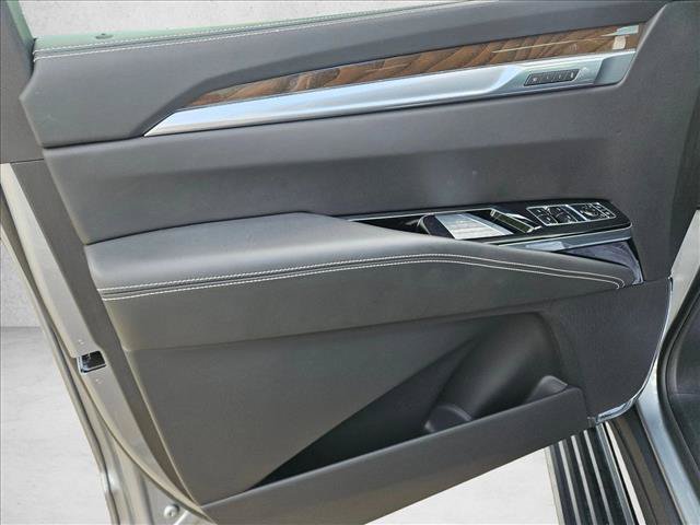 Used 2025 Cadillac Escalade ESV Sport Platinum AWD/4WD image 12