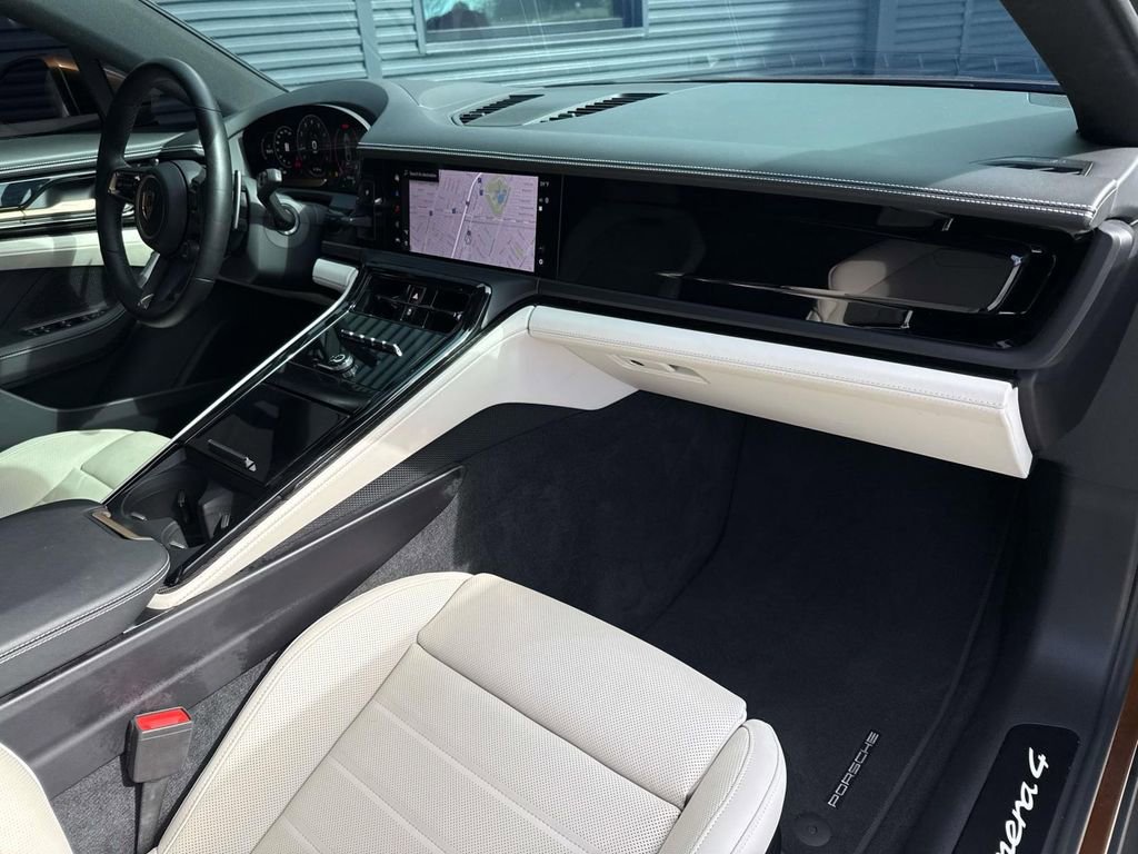 Certified 2024 Porsche Panamera 4 w/ Premium Package image 18