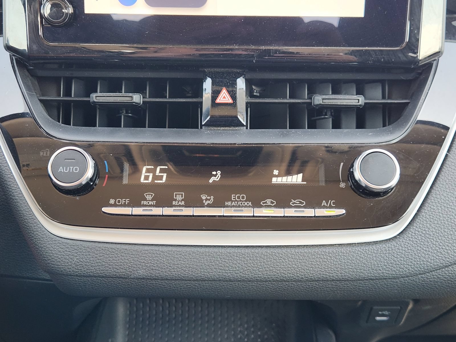 Used 2024 Toyota Corolla LE FWD image 22