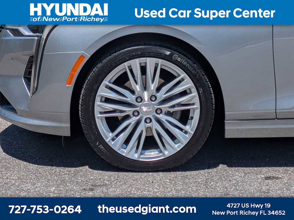 Used 2025 Cadillac CT4 Premium Luxury RWD image 9