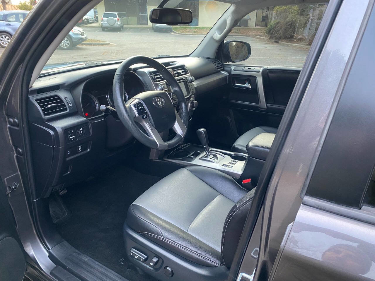 Used 2017 Toyota 4Runner SR5 Premium image 11