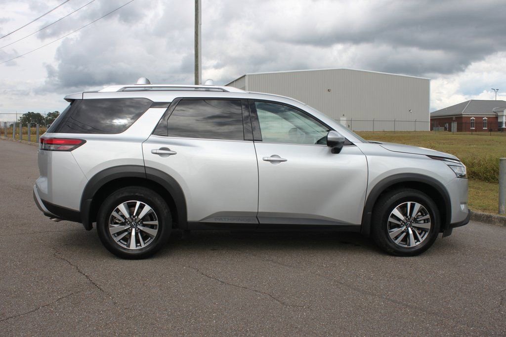 Used 2023 Nissan Pathfinder SL w/ Lighting Package (N92) image 21