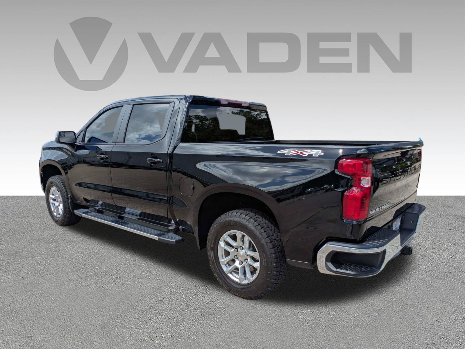Used 2025 Chevrolet Silverado 1500 LT AWD/4WD image 26