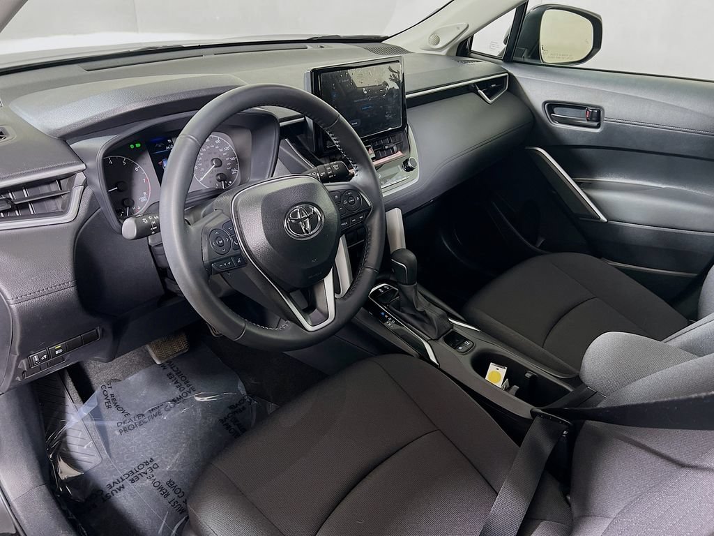 Certified 2025 Toyota Corolla Cross LE w/ Moonroof Package AWD/4WD image 9