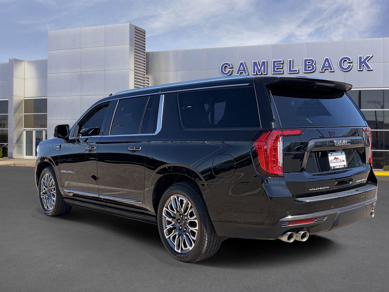 Used 2023 GMC Yukon XL Denali Ultimate w/ LPO, Floor Liner Package AWD/4WD image 4