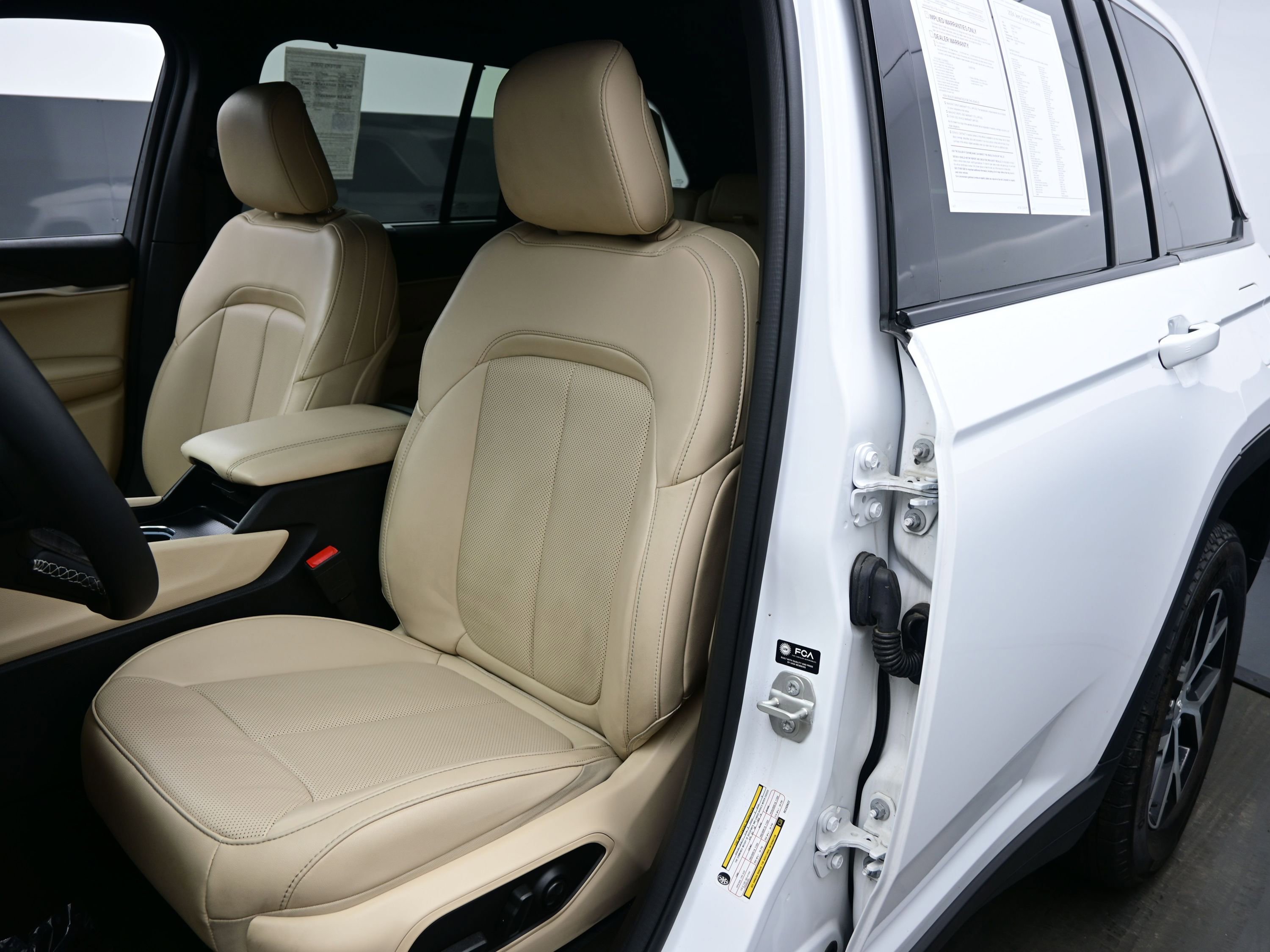 Used 2024 Jeep Grand Cherokee Limited w/ Luxury Tech Group II image 12