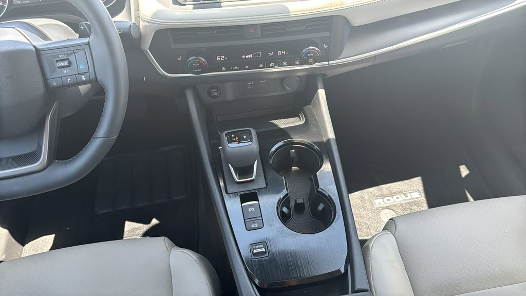 Used 2026 Nissan Rogue Dark Armor FWD image 23