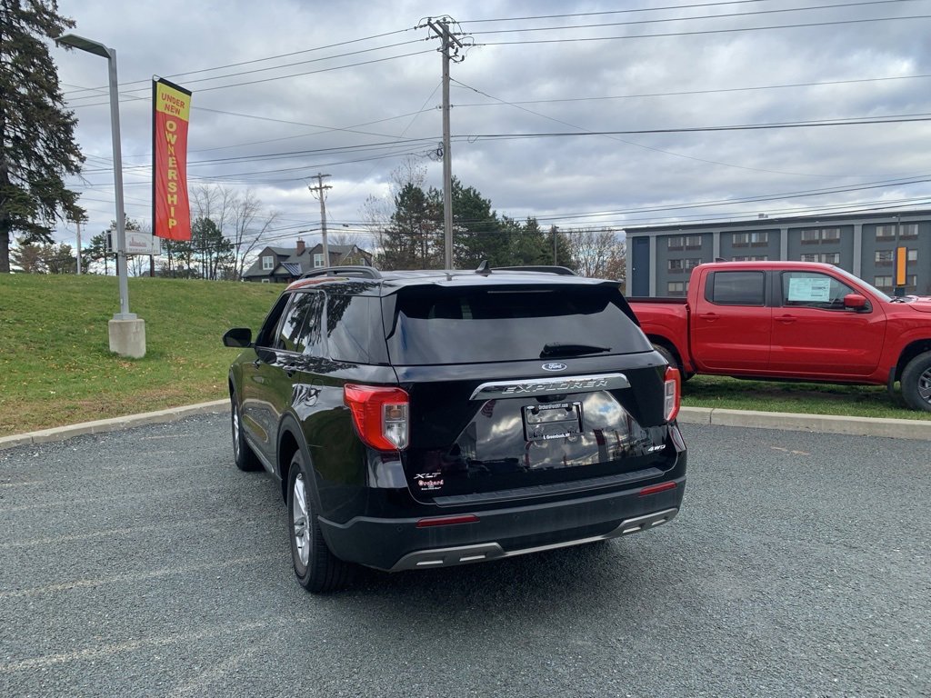 Used 2022 Ford Explorer XLT w/ Equipment Group 202A image 5